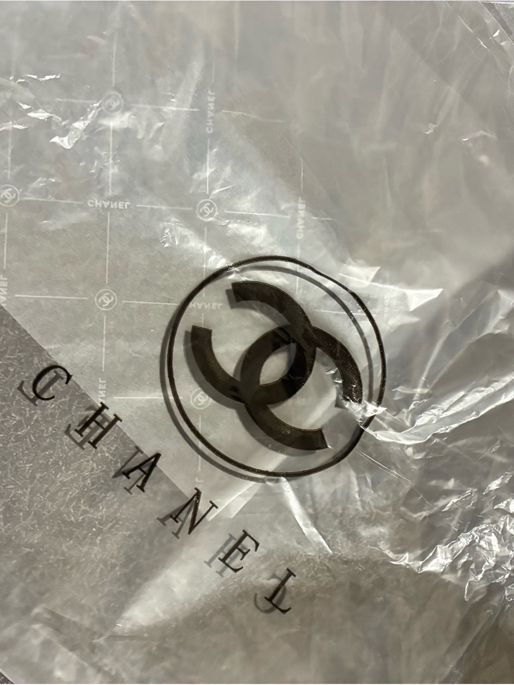 CHANEL Black Quilted Leather Cosmetic Pouch with Gold CC Charm GWP - Picture 6 of 8